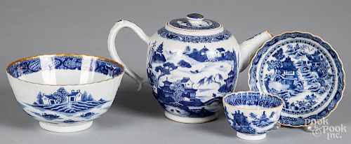 Chinese export porcelain blue and white teapot