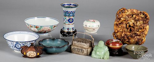Group of Chinese decorative accessories