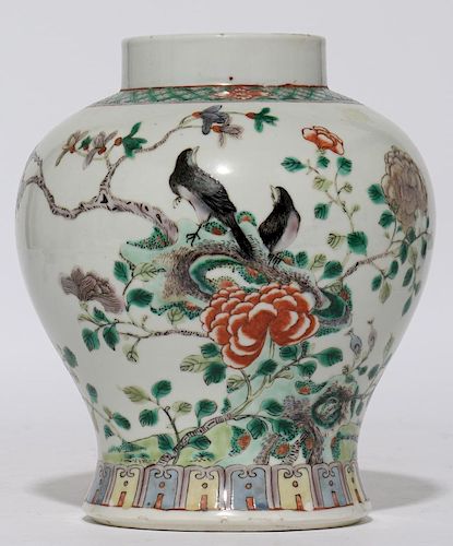 A 18th/19th century Chinese porcelain vase.
