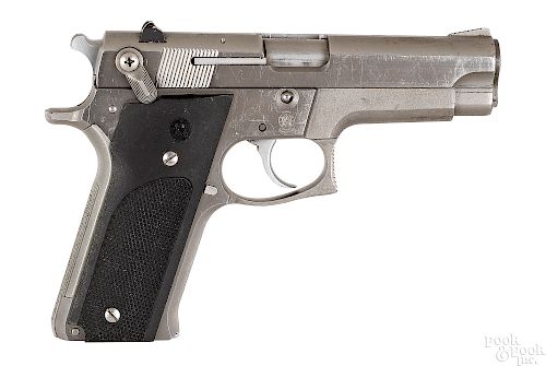 Smith & Wesson model 659 semi-automatic pistol