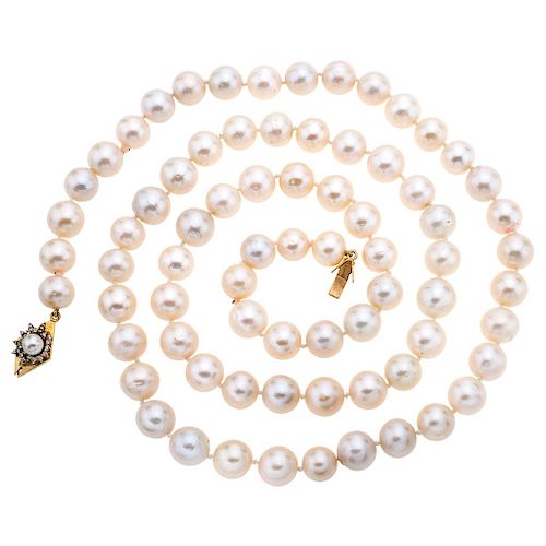 A South Sea Pearl necklace with cultured pearl and diamond 14K yellow gold clasp.
