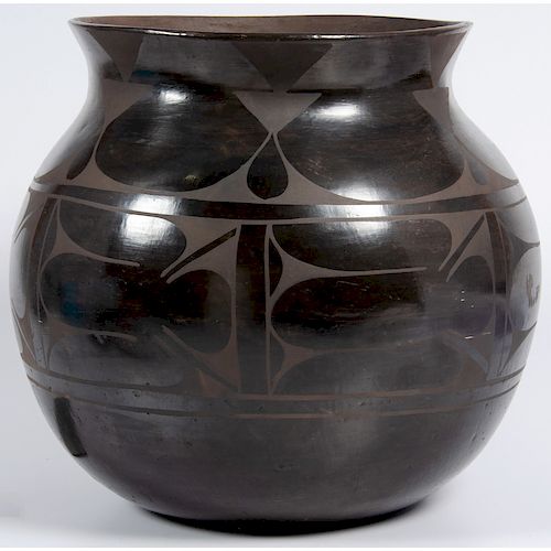 Vidal Aquilar (Kewa, b. 1972) Large Blackware Pottery Jar
