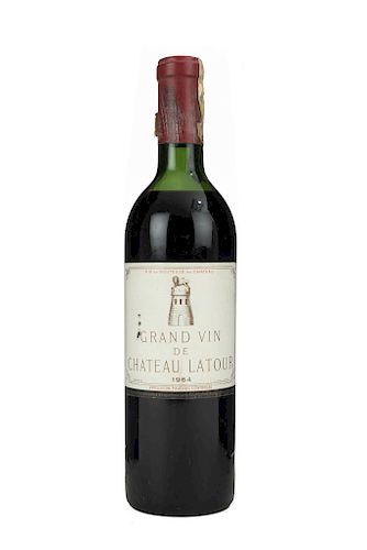 Château Latour. Cosecha 1964. Grand Vin. Premier Grand Cru Classé. Nivel: en la punta del hombro.