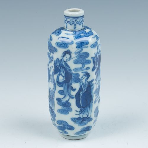 LARGE AND UNUSUAL BLUE AND WHITE SNUFF BOTTLE, 19C