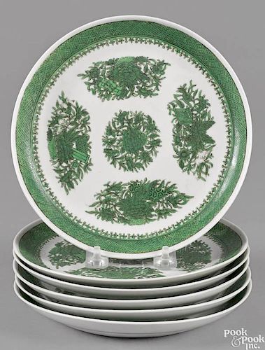 Set of six Chinese export porcelain green Fitzhugh plates, 19th c., 8'' dia.