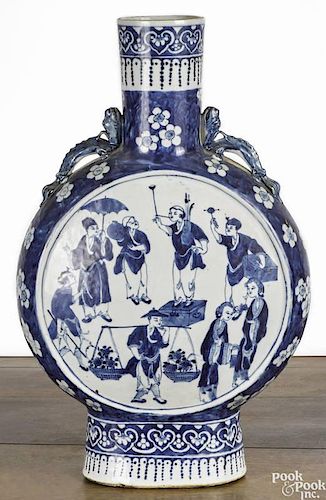 Chinese Qing dynasty blue and white porcelain moon vase decorated with figures