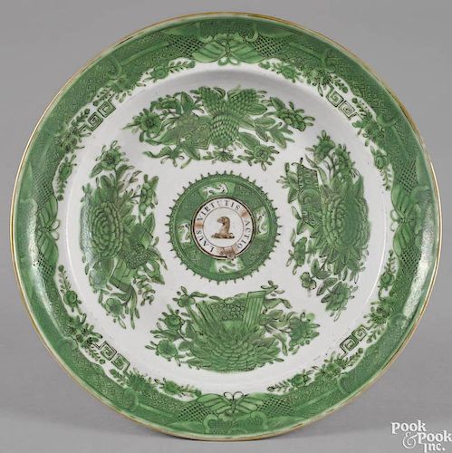 Chinese export porcelain green Fitzhugh armorial shallow dish, 19th c., 9 1/2'' dia.