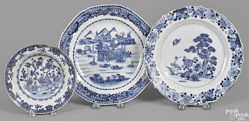 Chinese export porcelain plate, late 18th c., with ships and a folly fort, 9'' dia.