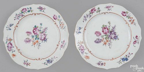 Pair of Chinese famille rose porcelain plates, mid 18th c., 9'' dia.