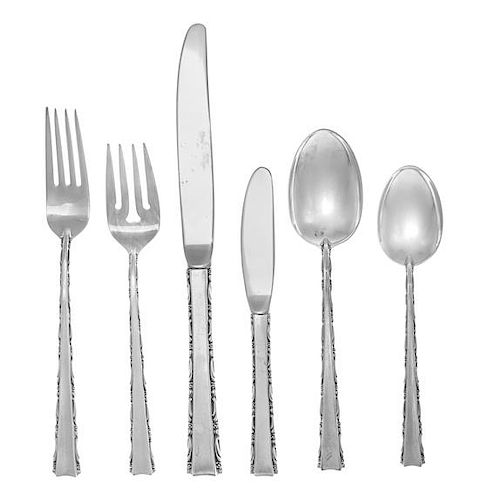 An American Silver Flatware Set, Lunt Silversmiths, Greenfield, MA, 20th Century, Madrigal pattern, comprising: 12 dinner knives