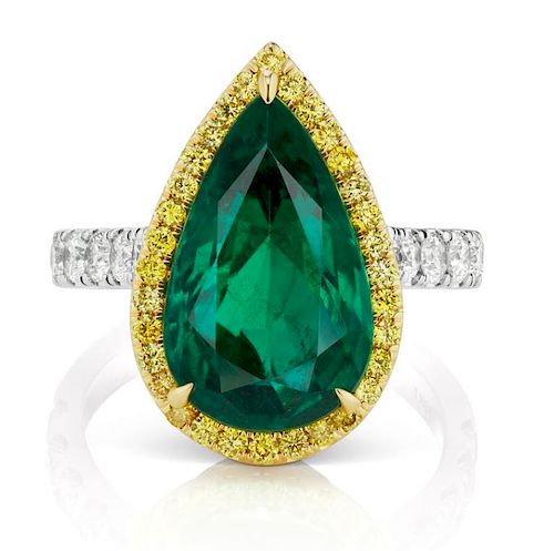 18k Gold 5.68ct Emerald White/Yellow Diamond Ring