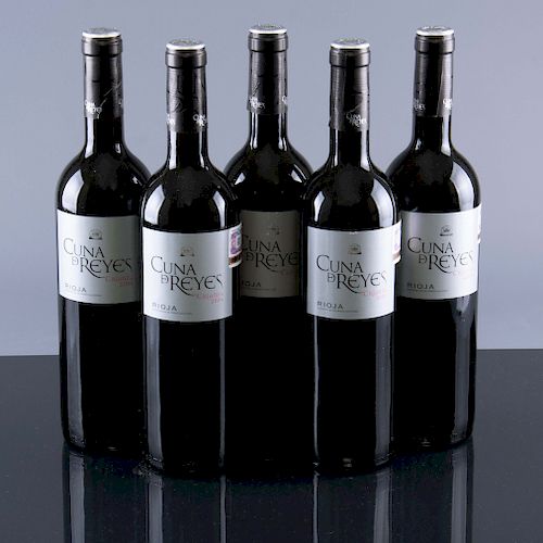 12 botellas de de vino. Cuna de Reyes, Crianza. Cosecha 2006. Rioja, España. Nivel de llenado alto.