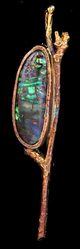AN 18K GOLD BROOCH WITH OPAL SIGNED MICKY ROOF