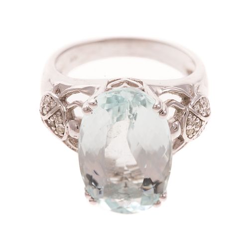 A Ladies Aquamarine & Diamond Ring in 14K
