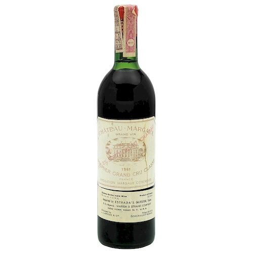 Chäteau Margaux. Cosecha 1961. Grand Vin. Premier Grand Cru Classe. Margaux. Nivel: en la punta del hombro.