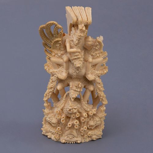 Representación mítica hindú. Origen oriental. En talla de marfil.