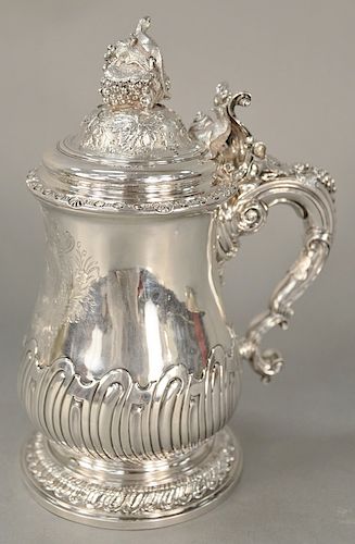 Paul de Lamerie (1688-1751) important silver tankard having finial with lizard on punch work grape leaves and grapes over scrolling...