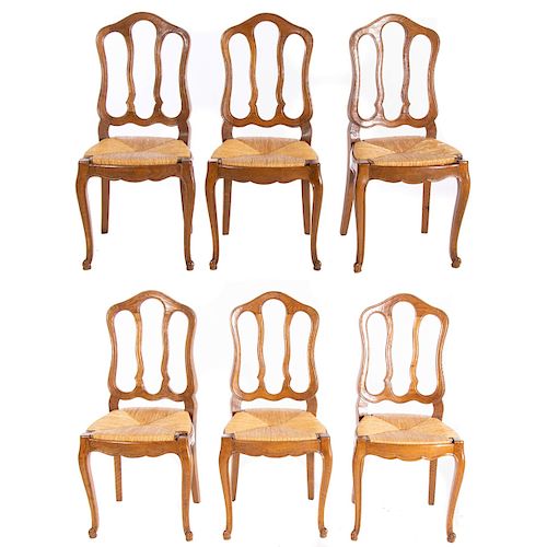 Lote de 6 sillas. Francia. Siglo XX. Estilo Luis XV. En talla de madera de roble. Respaldo con semiabierto asientos de palma tejida.