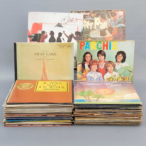 Colección de discos. Diferentes géneros musicales.Consta de: "Peter Pan. El cuento y las canciones".Walt Disney.Otros. Total: 240 aprox