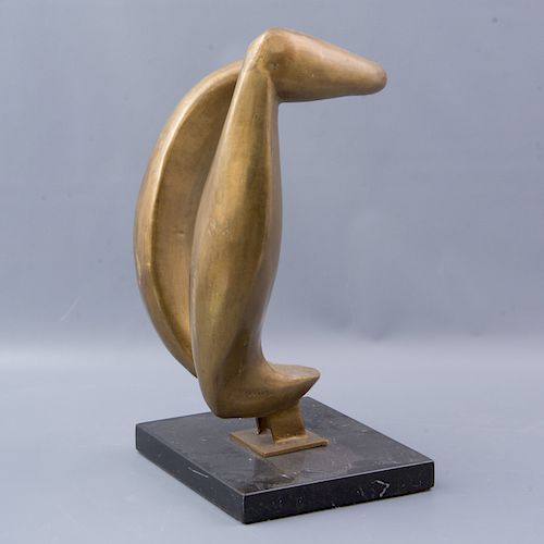 Anónimo. Composición abstracta. Elaborada en bronce patinado. Con base de mármol negro.