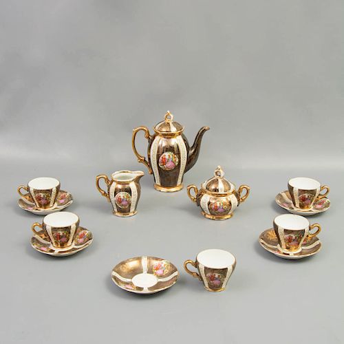 LOTE SIN RESERVA. Juego de té. Japón. Siglo XX. Servicio para 5 personas  Elaborado en porcelana color marrón.