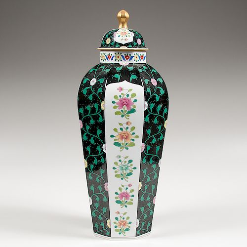 <i>Herend</i> Lidded Vase, <i>Black Dynasty</i>