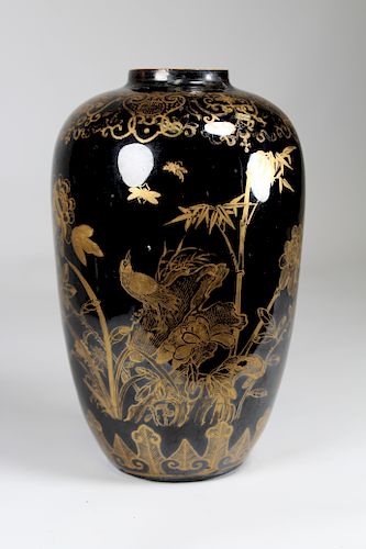 Chinese Black Ground/Gilt Vase, 6 Character Mark