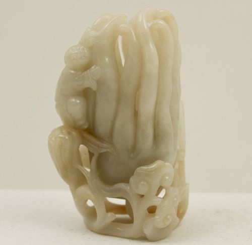 CHINESE CARVED JADE BUDDHA FINGERS SCULPTURE