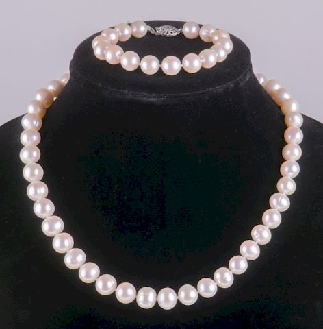Freshwater Cultured Pearl Necklace & Bracelet
