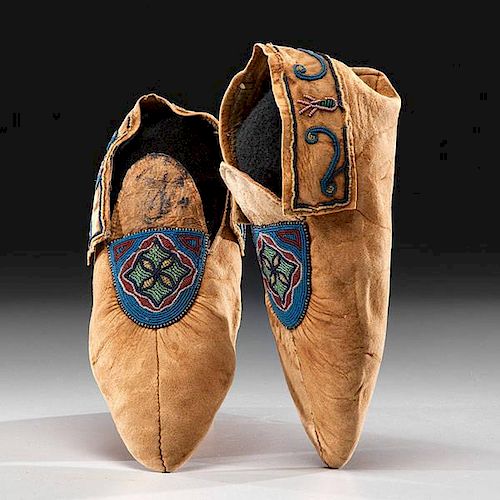 Plains Cree Beaded Hide Moccasins 