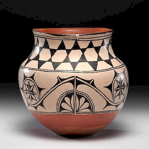 Santana Melchor (Kewa [Santo Domingo], ca.1889-1979) Pottery Olla 