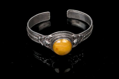 YELLOW AMBER AND SILVER BRACELET	