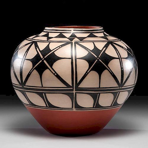 Robert Tenorio (Kewa [Santo Domingo], b.1950) Pictorial Pottery Olla 