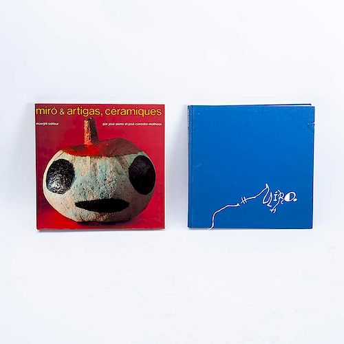 Lote de libros sobre artes plásticas de Miró. Siglo XX. Consta de: Jouffroy, Alain y Joan Teixidor. Miró Plastik. Múnchen. Pzs: 2