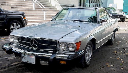Mercedes-Benz 450SL Convertible 1975 Marca: Mercedes-Benz Tipo: 450SL Convertible Año: 1975 Color: Plata Motor: 8 ci...