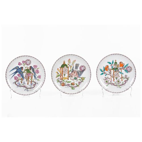 Colección de platos decorativos. Alemania, siglo XX. Elaborados en porcelana Hutschenreuther. Con diseño de los meses del año. Firmados