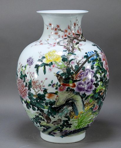 Exceptional LG Chinese Republic Famille Rose Vase