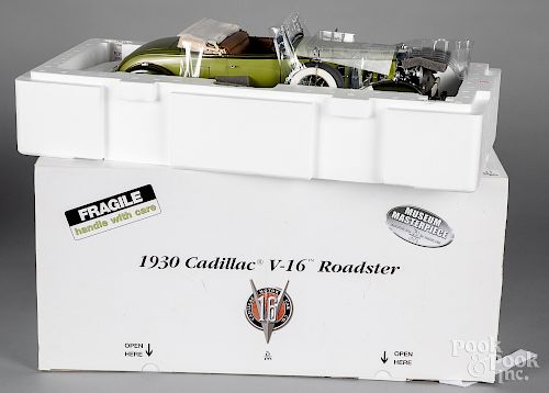 Danbury Mint 1930 Cadillac V-16 Roadster model