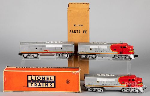 Lionel three-piece Santa Fe train set