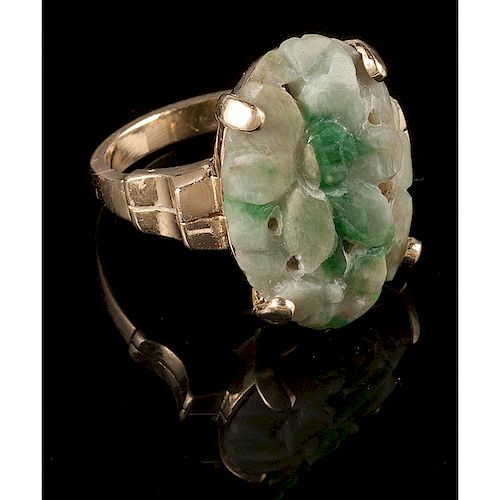 14k Gold Carved Jade Ring