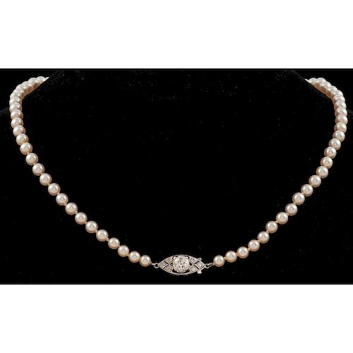 Graduated Cultured Pearl Necklace with Diamond Clasp