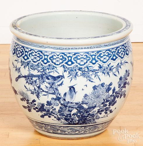 Large Chinese blue and white porcelain jardinière