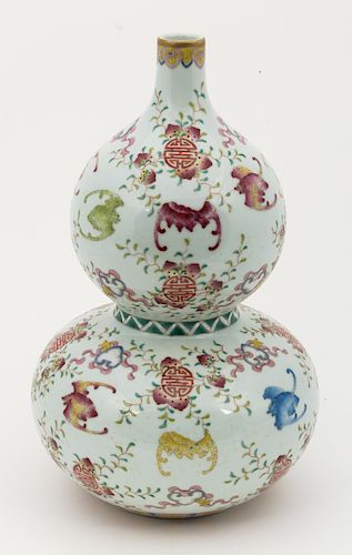 Fine Chinese Famille Rose Gourd Vase