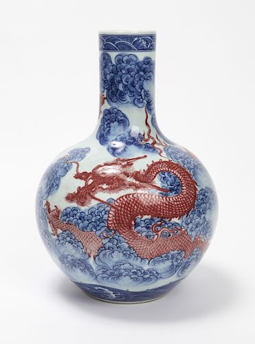 Chinese Qing Dynasty Dragon Vase