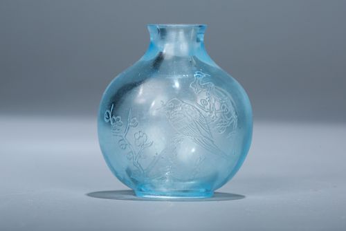 Chinese Peking glass snuff bottle, Qianlong mark. 