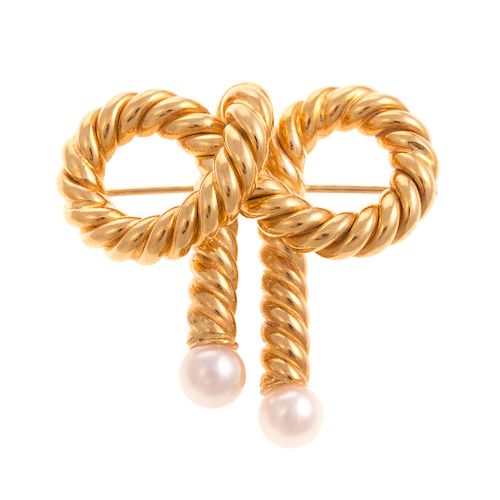 A Ladies Vintage Bow Brooch with Pearls in 18K