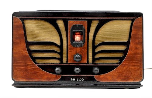 Philco Art Deco Wood Veneer Table Top Radio
