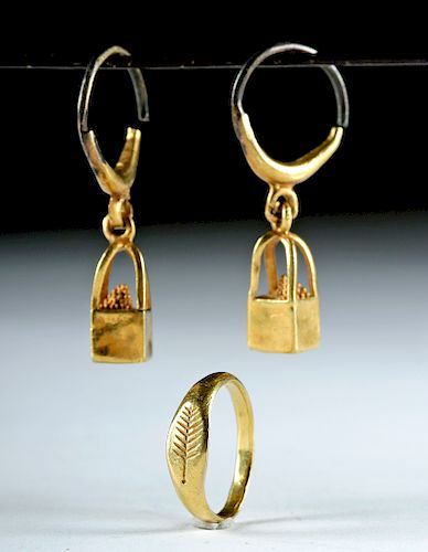 Roman Gold Ring and Pair of Gold Earrings - 10.1 g