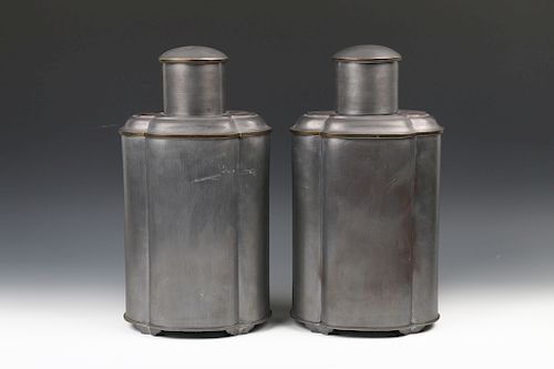 A PAIR OF PEWTER TEA CADDIES AND COVER, LATE QING