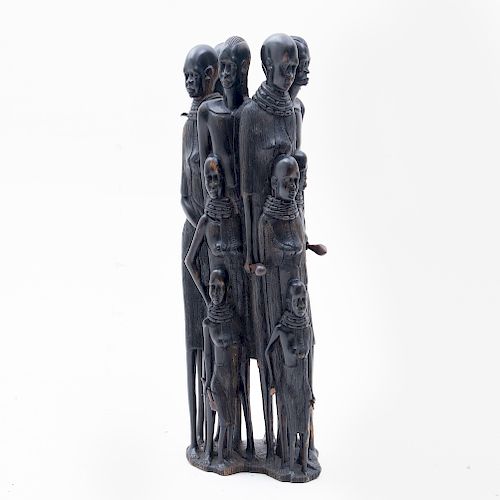 Grupo de guerreros. África, siglo XX. Talla en madera de palisandro ebonizado.